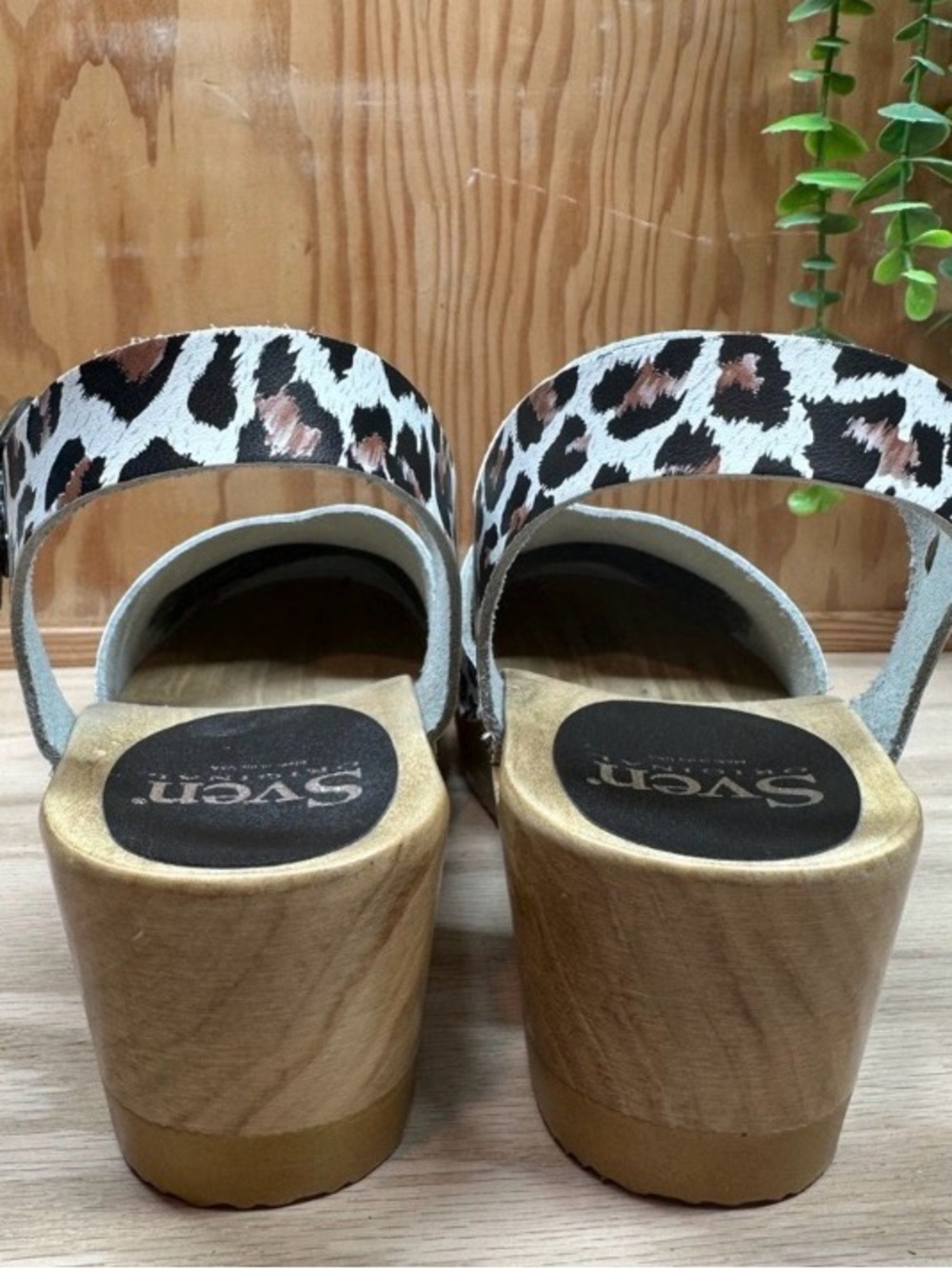 Sven Leopard-Print Clog Sandals in White and Black - Picture 3 of 5